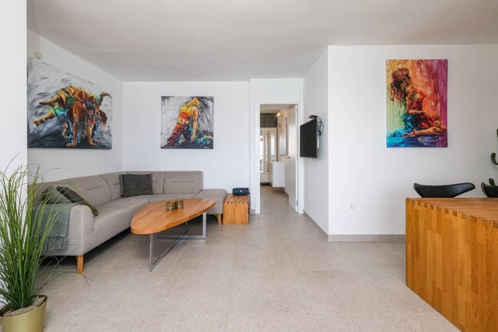 119-Magnificent Beach Front Apartment, Fuengirola Eksteriør billede